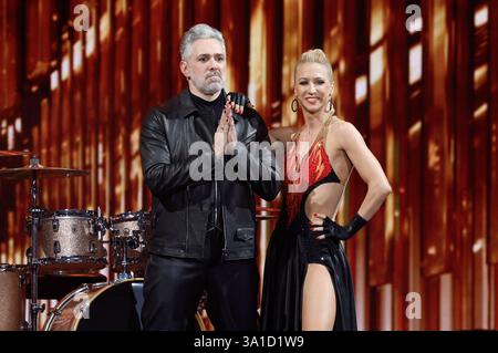 Roland Trettl mit Kathrin Menzinger in der zweiten Live-Show der 18. Staffel der RTL-Tanzshow Let s Dance im MMC Coloneum. Köln, 07.03.2025 *** Roland Trettl avec Kathrin Menzinger dans le deuxième spectacle live de la 18e saison du spectacle RTL Let s Dance au MMC Coloneum Cologne, 07 03 2025 Foto:XR.xSchmiegeltx/xFuturexImagex dance0703 5403 Banque D'Images