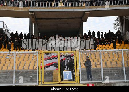 Lecce, Italie. 08 mars 2025. Supporters de Milan à Lecce lors de l'US Lecce vs AC Milan, match de football italien Serie A à Lecce, Italie, 08 mars 2025 crédit : Agence photo indépendante/Alamy Live News Banque D'Images