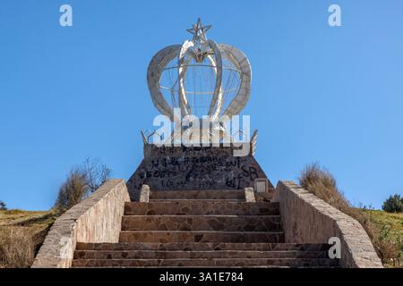 Ifrane, une ville marocaine dans les montagnes du moyen Atlas, a été fondée en 1929 et est une destination de station de ski populaire. Banque D'Images