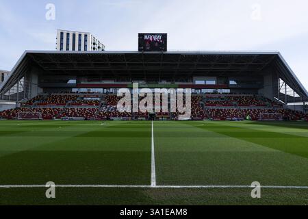 8 mars 2025 ; Gtech Community Stadium, Brentford, Londres, Angleterre; premier League Football, Brentford contre Aston Villa ; une vue générale de l'intérieur du Gtech Community Stadium avant le coup d'envoi Banque D'Images