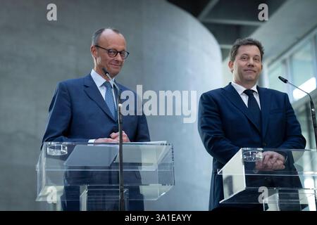 Lars Klingbeil, Friedrich Merz Bundestag, Pressestatement, Partei- und Fraktionsspitze, SPD, CDU, CSU, Lars Klingbeil, Friedrich Merz Berlin Berlin GER *** Lars Klingbeil, Friedrich Merz Bundestag, communiqué de presse, chefs de partis et de groupes parlementaires, SPD, CDU, CSU, Lars Klingbeil, Friedrich Merz Berlin Berlin GER Banque D'Images