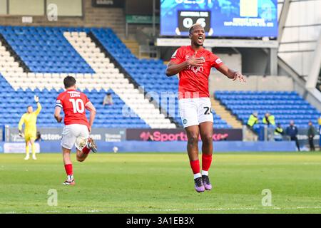 Richard Kone (24 Wycombe Wanderers) célèbre après avoir marqué le premier but des équipes 1-1 lors du match de Sky Bet League 1 entre Peterborough et Wycombe Wanderers à London Road, Peterborough le samedi 8 mars 2025. (Photo : Kevin Hodgson | mi News) crédit : MI News & Sport /Alamy Live News Banque D'Images