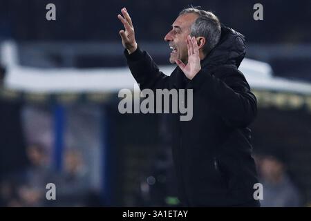 Lecce, Italie. 08 mars 2025. Marco Giampaolo, entraîneur-chef de l'US Lecce, fait des gestes dans le match entre l'US Lecce et l'AC Milan au stade Ettore Giardiniero - via del Mare à Lecce (Italie), le 8 mars 2025. Crédit : Insidefoto/Alamy Live News Banque D'Images