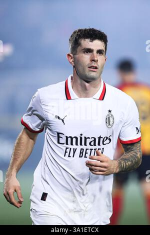 Lecce, Italie. 08 mars 2025. Christian Pulisic de l'AC Milan dans le match entre l'US Lecce et l'AC Milan au stade Ettore Giardiniero - via del Mare à Lecce (Italie), le 8 mars 2025. Crédit : Insidefoto/Alamy Live News Banque D'Images