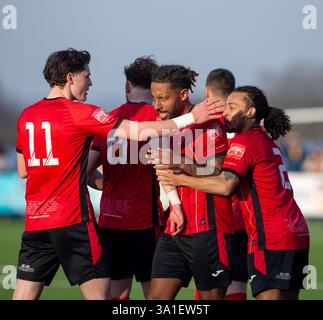 Brentwood, Essex, Royaume-Uni. 8 mars 2025. Brentwood UK Essex Brentwoood Town FC les Blues affrontent Felixstowe & Walton dans un énorme affrontement lsthmian League North Division et Brentwood Town remportent 3 & Felixstowe & Walton 2 et avec la victoire les envoie à la première place avec la plus grande fréquentation de la ligue de la saison et il met Brentwood Town 2 avec 70pts crédit : Richard Lincoln / Alamy Live News Banque D'Images
