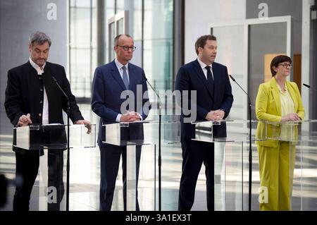 Markus Söder, Friedrich Merz, Lars Klingbeil und Saskia Esken BEI einer Pressekonferenz nach den Sondierungsgesprächen der Partei- und Fraktionsspitzen von SPD, CDU und CSU im Reichstagsgebäude. Berlin, 08.03.2025 Banque D'Images