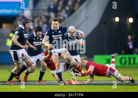Édimbourg, Royaume-Uni. 8 mars 2025 ; Murrayfield Stadium, Édimbourg, Écosse : six Nations International Rugby, Écosse contre pays de Galles ; Jack Dempsey d'Écosse est attaqué Banque D'Images