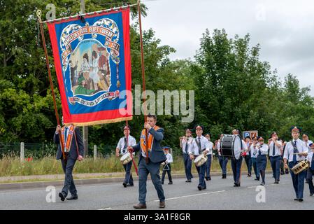 Hamilton’s True Blues, Curran, Ridley et Latimer, on Orange March, Tobermore, 2022. Banque D'Images