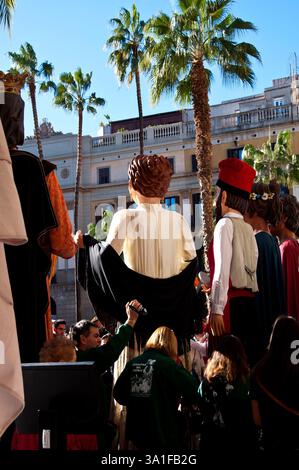 Fiesta de Santa Eulalia, fête typique du 12 février avec des géants et des figures à grosse tête, Barcelone, Ciutat Vella, Espagne Banque D'Images