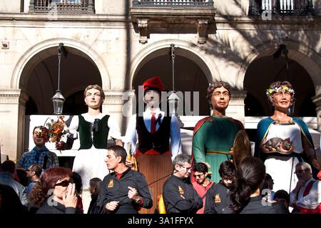 Fiesta de Santa Eulalia, fête typique du 12 février avec des géants et des figures à grosse tête, Barcelone, Ciutat Vella, Espagne Banque D'Images