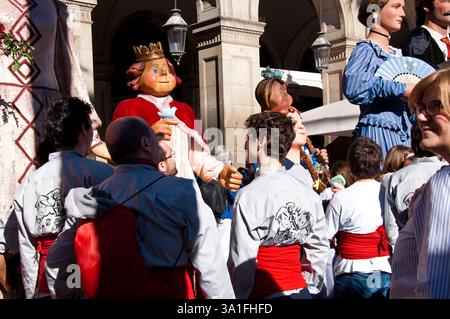 Fiesta de Santa Eulalia, fête typique du 12 février avec des géants et des figures à grosse tête, Barcelone, Ciutat Vella, Espagne Banque D'Images