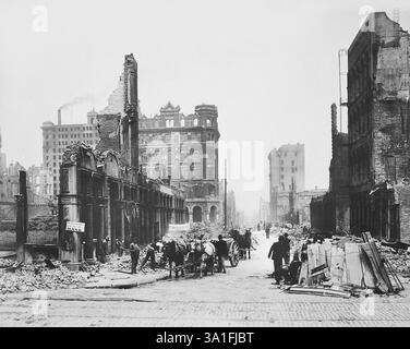 Bâtiments endommagés après le tremblement de terre, regardant au nord de la jonction des rues Sansome et Bush, également connu sous le nom de district d'assurance, San Francisco, Californie, États-Unis, U.S. Army signal corps, avril 1906 Banque D'Images