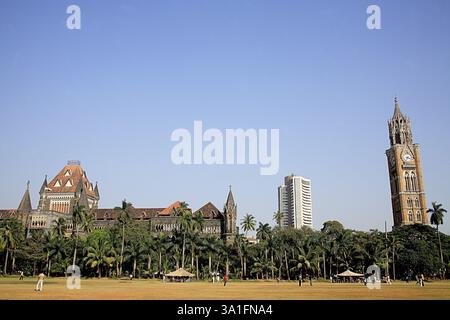 High court Bombay Stock Exchange et Rajabai Clock Tower, Churchgate, Bombay Mumbai, Maharashtra, Inde, Asie Banque D'Images