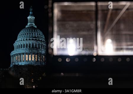 Washington, DC, États-Unis. 27 février 2025. Le bâtiment du Capitole des États-Unis est vu la nuit à Washington. (Crédit image : © Jen Golbeck/SOPA images via ZUMA Press Wire) USAGE ÉDITORIAL SEULEMENT! Non destiné à UN USAGE commercial ! Banque D'Images