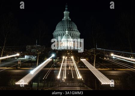Washington, DC, États-Unis. 27 février 2025. Le bâtiment du Capitole des États-Unis est vu la nuit à Washington. (Crédit image : © Jen Golbeck/SOPA images via ZUMA Press Wire) USAGE ÉDITORIAL SEULEMENT! Non destiné à UN USAGE commercial ! Banque D'Images