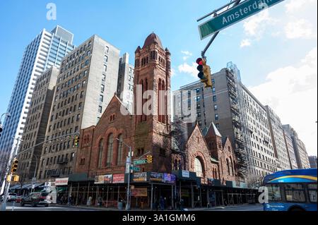 New York, États-Unis. 08 mars 2025. NEW YORK, NEW YORK - 08 MARS : L'église presbytérienne Landmark West Park vue le 08 mars 2025 à New York. Crédit : Ron Adar/Alamy Live News Banque D'Images