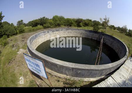 Projet d'approvisionnement en eau du robinet Padmavati à Ralegan Siddhi près de Pune, Maharashtra, Inde, Asie Banque D'Images