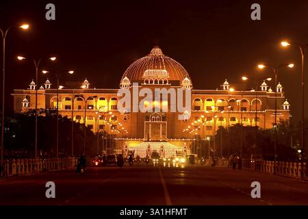 Salle de réunion illuminée Vidhan Sabha Assemblée législative, Jaipur, Rajasthan, Inde, Asie Banque D'Images