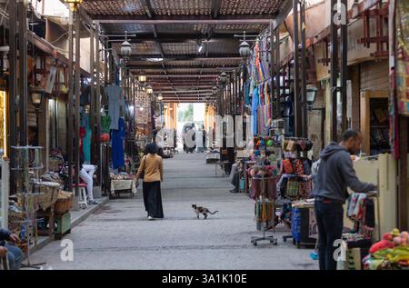 Le Caire - Egypte - 03 décembre 2025 : le vieux marché de rue. Baazar de Khan el-Khalili, au Caire. Banque D'Images