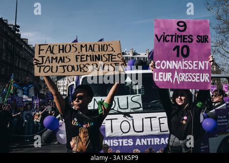 Paris, France. 08 mars 2025. Pour la Journée internationale des droits de la femme, le 8 mars 2025, et à l'appel de quelque 50 organisations, dont des associations et des syndicats (CGT, CFDT, CFE-CGC, FSU, solidaires, Unsa), plusieurs milliers de personnes ont défilé à Paris pour dénoncer l'inégalité des sexes, le féminicide et faire avancer les droits des femmes. - 08/03/2025 - France/Ile-de-France (région)/Paris - Olivier Donnars/le Pictorium crédit : LE PICTORIUM/Alamy Live News Banque D'Images