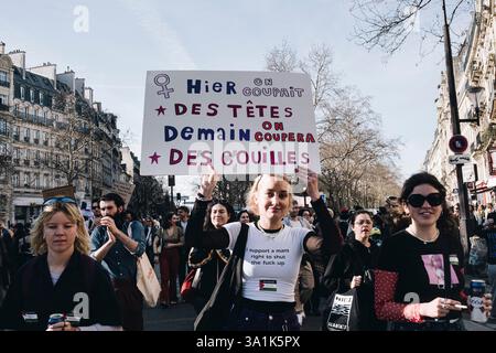 Paris, France. 08 mars 2025. Pour la Journée internationale des droits de la femme, le 8 mars 2025, et à l'appel de quelque 50 organisations, dont des associations et des syndicats (CGT, CFDT, CFE-CGC, FSU, solidaires, Unsa), plusieurs milliers de personnes ont défilé à Paris pour dénoncer l'inégalité des sexes, le féminicide et faire avancer les droits des femmes. - 08/03/2025 - France/Ile-de-France (région)/Paris - Olivier Donnars/le Pictorium crédit : LE PICTORIUM/Alamy Live News Banque D'Images
