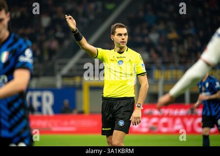 Milan, Italie. 8 mars 2025. Luca Zufferli (arbitre) lors du championnat italien Serie A match de football entre le FC Internazionale et l'AC Monza le 8 mars 2025 au stade Giuseppe Meazza de Milan, Italie. Crédit : Luca Rossini/E-Mage/Alamy Live News Banque D'Images