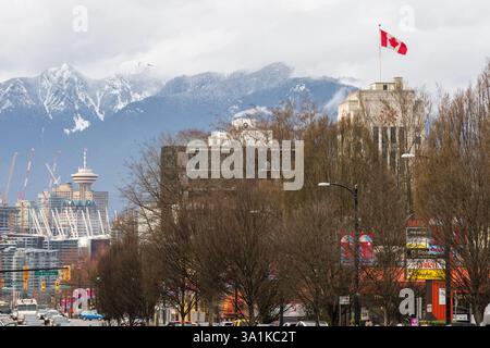 Vancouver, Canada - 20 mars 2021 : vue sur la rue Cambie du centre-ville de Vancouver. Colombie-Britannique. Banque D'Images