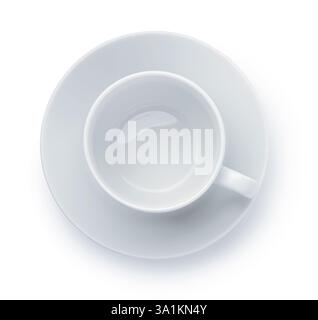 Vue de dessus de tasse à café en porcelaine vide et soucoupe isolée sur blanc Banque D'Images