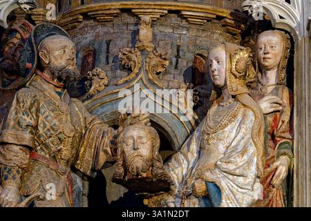 Amiens, FRANCE, 02-15-2025 : sculpture (XVIIIe siècle) de tête taillée de Saint Jean Baptiste. Saint de l'Église catholique romaine. Banque D'Images