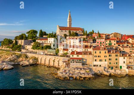 Vue aérienne de la vieille ville de Rovinj, mer Adriatique, péninsule d'Istrie, Croatie Banque D'Images
