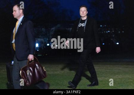 Washington, États-Unis. 09 mars 2025. Elon Musk traverse la pelouse sud après être descendu de Marine One à la Maison Blanche à Washington, DC le 9 mars 2025. Le président Trump revient d’un week-end chez lui en Floride. Photo de Shawn Thew/UPI crédit : UPI/Alamy Live News Banque D'Images