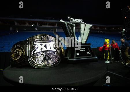Tulsa, Oklahoma, États-Unis. 10 mars 2025. Le trophée du Big 12 Championship est vu avant la quatrième session des Big 12 Wrestling Championships 2025 au BOK Center à Tulsa, Oklahoma. (Crédit image : © Daniel McGregor-Huyer/ZUMA Press Wire) USAGE ÉDITORIAL SEULEMENT! Non destiné à UN USAGE commercial ! Banque D'Images