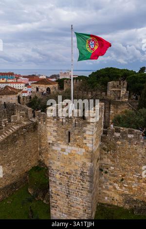 Vue aérienne du château de Sao Jorge, connu en anglais sous le nom de château de Saint George, château historique dans la capitale portugaise de Lisbonne Banque D'Images