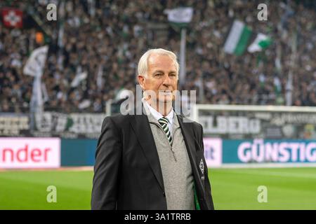 Borussia Mönchengladbach vs. 1. FSV Mainz 05, Fussball, 1. Bundesliga, 25. Spieltag, saison 2024/2025, 07.03.2025 07.03.2025, Fussball : 1. Bundesliga, saison 2024/2025, 25. Spieltag, Borussia Moenchengladbach - 1. FSV Mainz 05 im Borussia Park à Moenchengladbach. Rainer Bonhof Borussia Moenchengladbach, Praesident auf dem Weg zur Mannschaft. Wichtiger Hinweis : Gemaess den Vorgaben der DFL Deutsche Fussball Liga bzw. Des DFB Deutscher Fussball-Bund ist es untersagt, in dem Stadion und/oder vom Spiel angefertigte Fotoaufnahmen in Form von Sequenzbildern und/oder videoaehnlichen Fotostrecken zu Banque D'Images