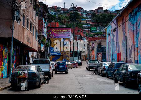 Barrios, bidonvilles de Caracas, Venezuela. La vie dans les rues des villes pauvres d'Amérique latine. Banque D'Images