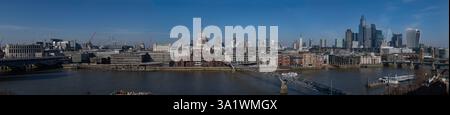 City of London Panorama mars 2025 bâtiments l-R en mars 2025 : Unilever House, Blackfriars Bridge, Central Criminal court-the Old Bailey, Farraday Banque D'Images