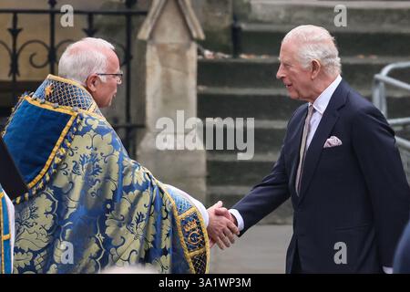 Londres, Royaume-Uni. 10 mars 2025. Le roi Charles III et la reine Camilla arrivent. Le Commonwealth Service est une célébration du Commonwealth et de ses Nations, qui a lieu à l'abbaye de Westminster. Crédit : Imageplotter/Alamy Live News Banque D'Images