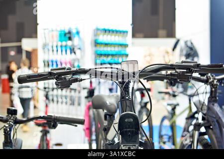 Guidon de bicyclette dans le magasin d'articles de sport Banque D'Images