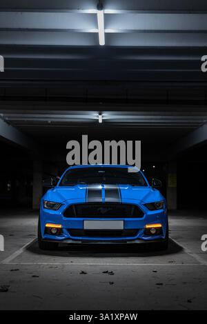 Ford Mustang GT S550 5,0 2018 frontale avec feux de jour orange Banque D'Images