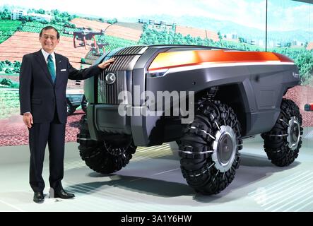 Osaka, Japon. 10 mars 2025. Yuichi Kitao, président de Kubota, fabricant japonais de machines agricoles et de construction, présente le modèle prototype d'un robot agricole « Versatile Platform robot type V » lors d'un aperçu de presse d'un pavillon « future City » de l'exposition universelle 2025 Osaka, Kansai à Osaka, dans l'ouest du Japon, le lundi 10 mars 2025. L’Expo 2025 débutera du 13 avril au 13 octobre. (Photo de Yoshio Tsunoda/AFLO) crédit : Aflo Co. Ltd./Alamy Live News Banque D'Images