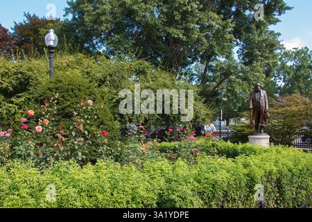 Le monument Edward Everett Hale au jardin public de Boston, Massachusetts, États-Unis Banque D'Images