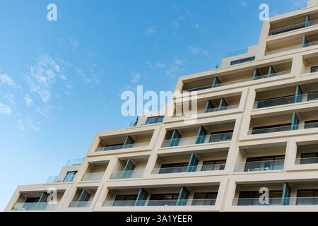 Limassol, Chypre- 19 décembre 2024 : vue extérieure du bâtiment de l'hôtel de luxe City of Dreams Banque D'Images