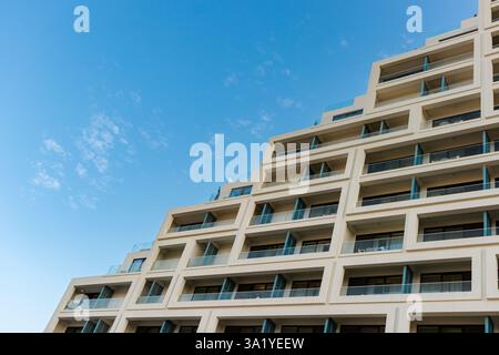 Limassol, Chypre- 19 décembre 2024 : vue extérieure du bâtiment de l'hôtel de luxe City of Dreams Banque D'Images