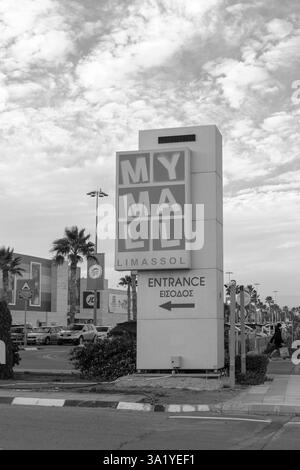 Limassol, Chypre- 19 décembre 2024 : panneau du centre commercial My Mall Banque D'Images