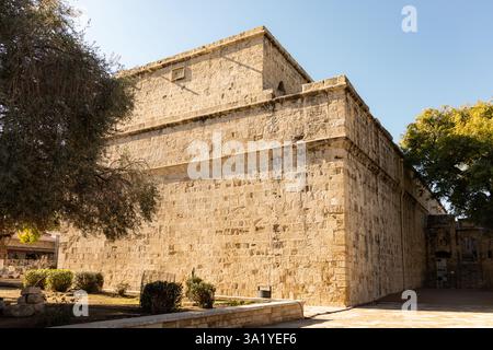 Limassol, Chypre- 20 décembre 2024 : vue extérieure du château médiéval de Limassol dans le centre historique Banque D'Images