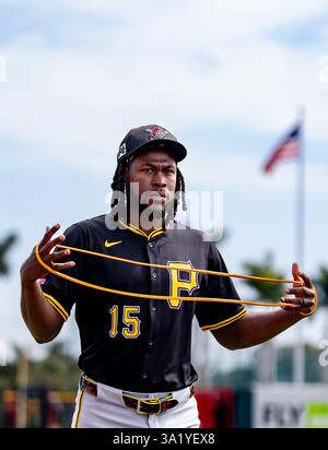 Oneil Cruz, outfielder des Pirates de Pittsburgh, s'étend lors d'un match de baseball contre les Orioles de Baltimore, le samedi 1er mars 2025, à Sarasota, en Floride. (Image de Sport/Alyssa Howell) Banque D'Images