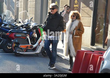 Milan, . 11 mars 2025. Claudio Mangiarotti copyright Milan-se préparer pour le prochain SANREMO, Marcella Bella avec son mari Mario Merello avec le mariage il y a 36 ans, déjeuner au restaurant DE PORTRAITS et faire du shopping à DOLCE&GABBANA archive Ph Claudio Mangiarotti crédit : Agence photo indépendante / Alamy Live News Banque D'Images