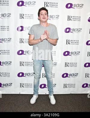 L'auteur-compositeur-interprète américain Charlie Puth pose au Théâtre de performance de Q102 à Bala Cynwyd, Pennsylvanie, États-Unis le 27 janvier 2016 Banque D'Images