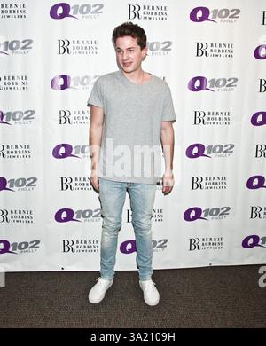 L'auteur-compositeur-interprète américain Charlie Puth pose au Théâtre de performance de Q102 à Bala Cynwyd, Pennsylvanie, États-Unis le 27 janvier 2016 Banque D'Images