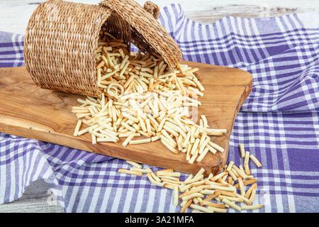 Pâtes turques ; nouilles turques (Eriste). Les nouilles sont les pâtes que les femmes turques font à la maison. Banque D'Images